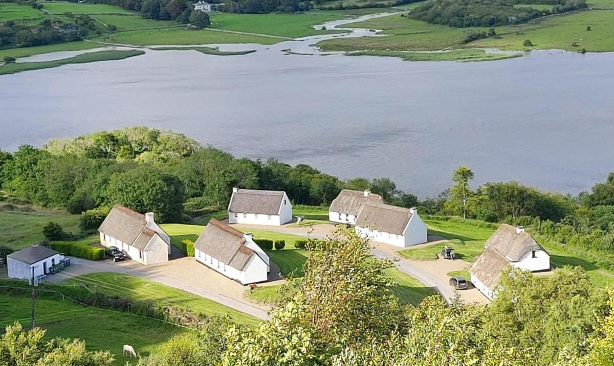 Corofin Lake Cottages Exterior foto