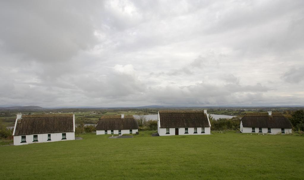 Corofin Lake Cottages Zimmer foto